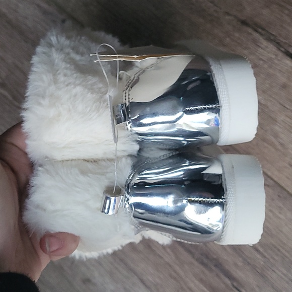 NWT Gap toddler boots - Picture 4 of 9